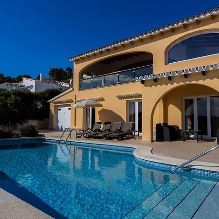 V107 Las Palmeras Villa