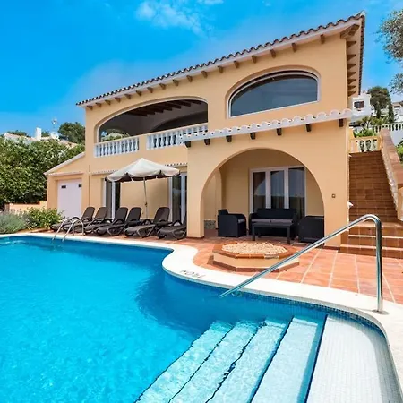 V107 Las Palmeras Villa